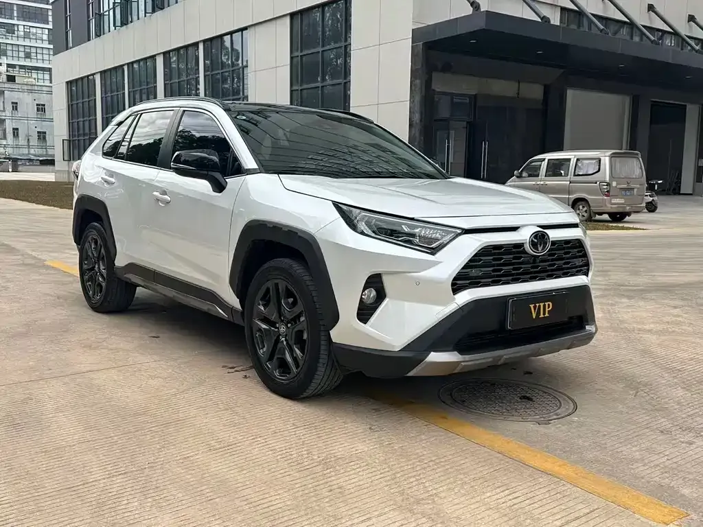 Toyota RAV4 — фото 3