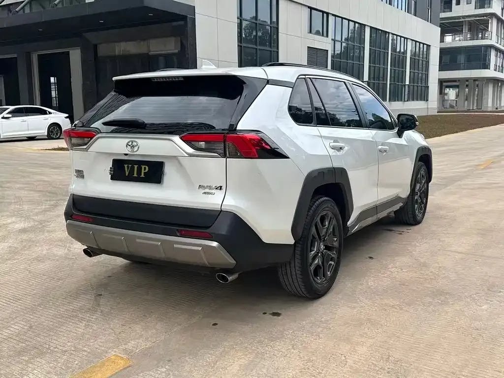 Toyota RAV4 — фото 4