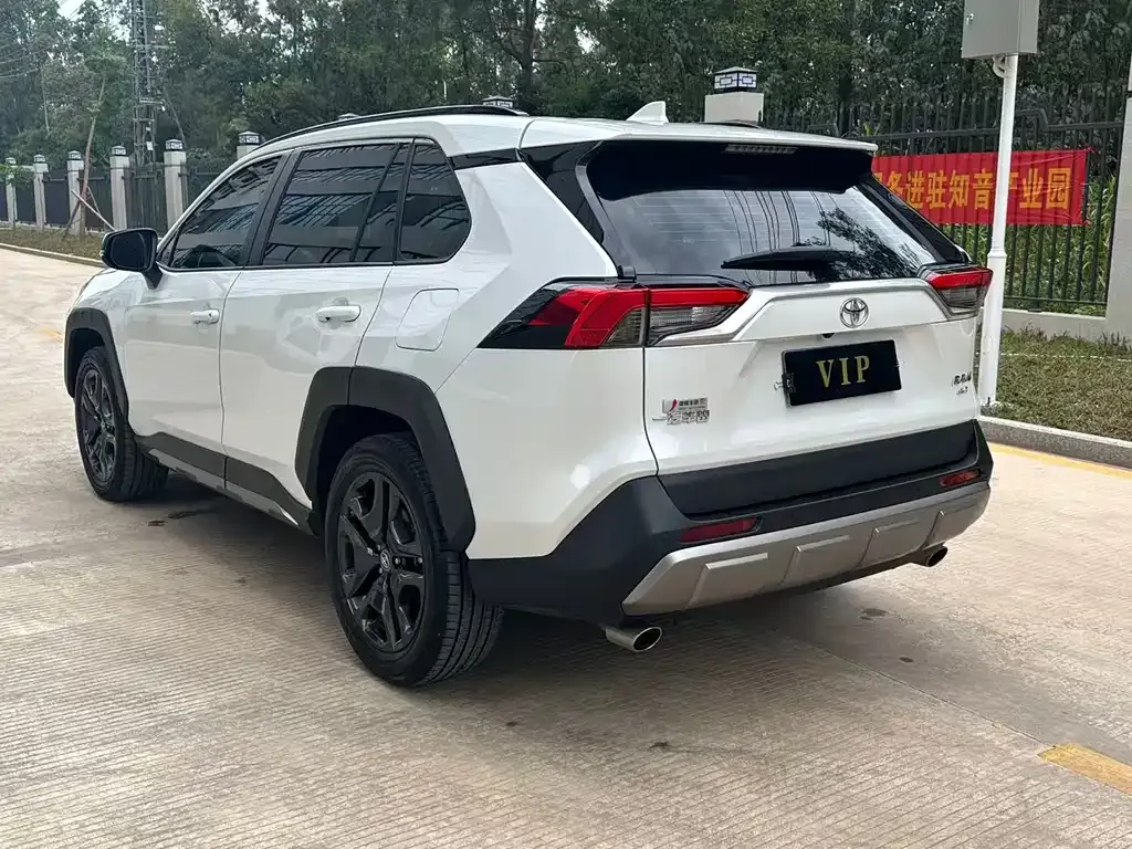 Toyota RAV4 — фото 6
