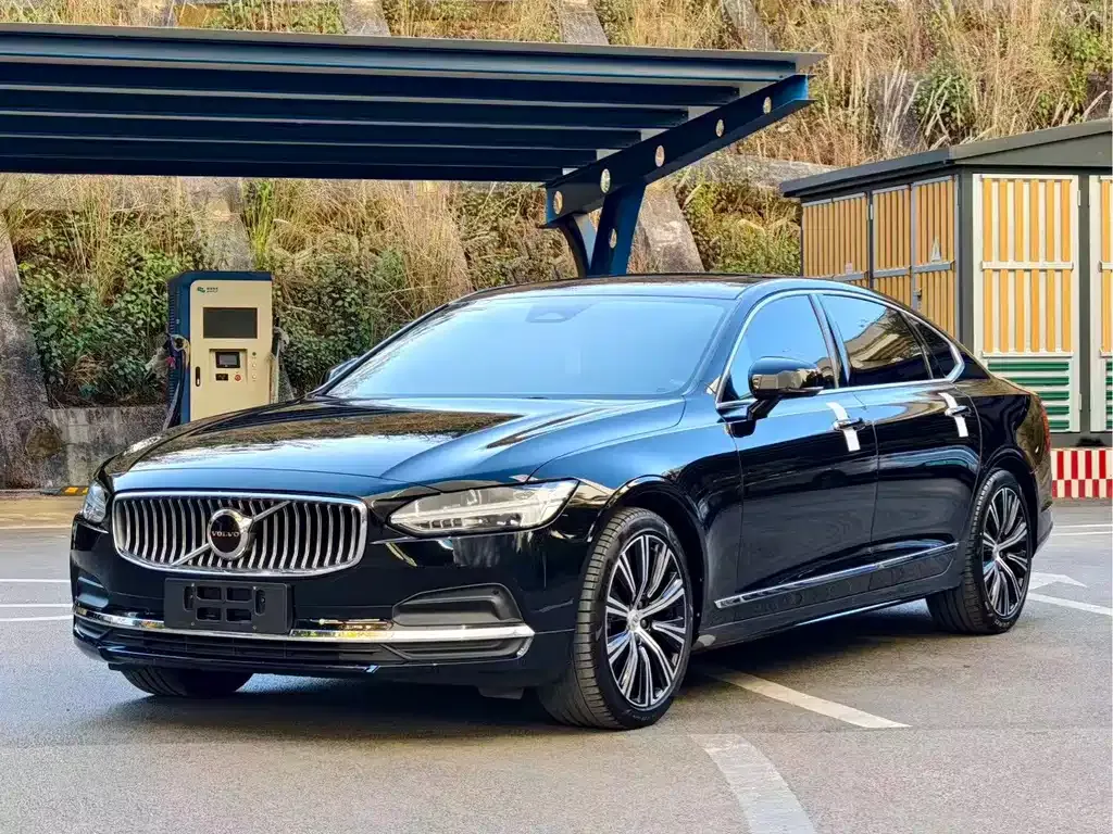 Volvo S90 — фото 1