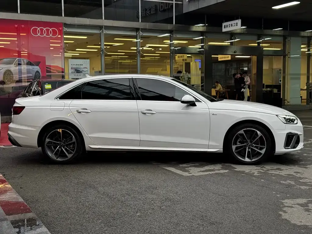 Audi A4L 2023 из CN, фото 8