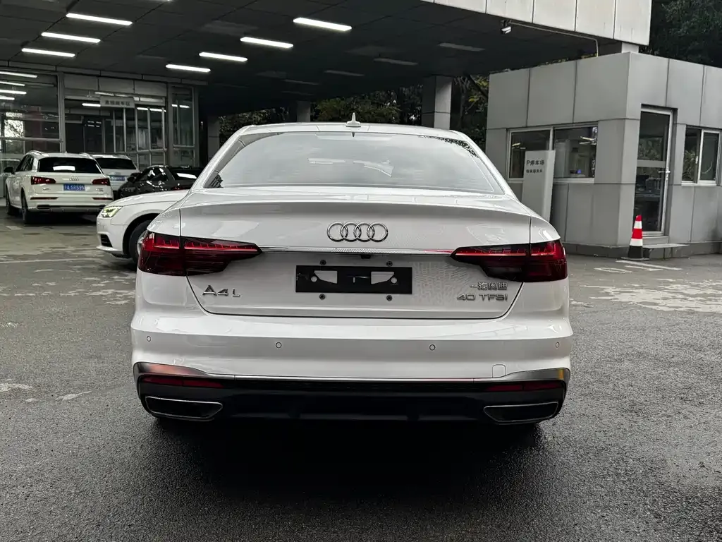 Audi A4L 2023 из CN, фото 6