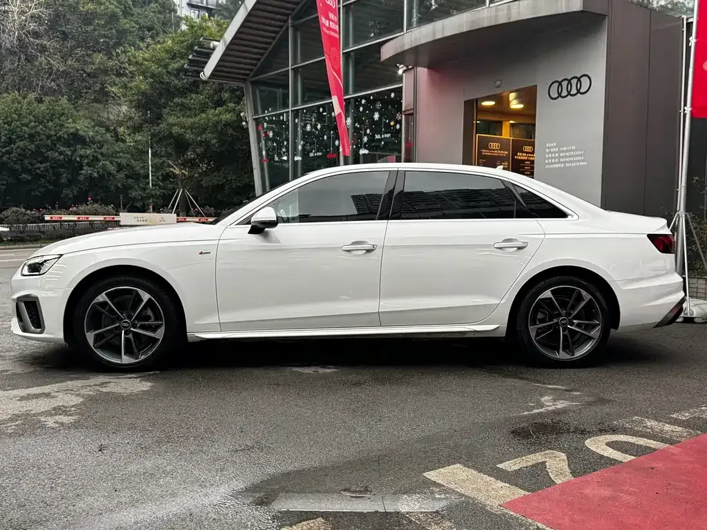 Audi A4L 2023 из CN, фото 10