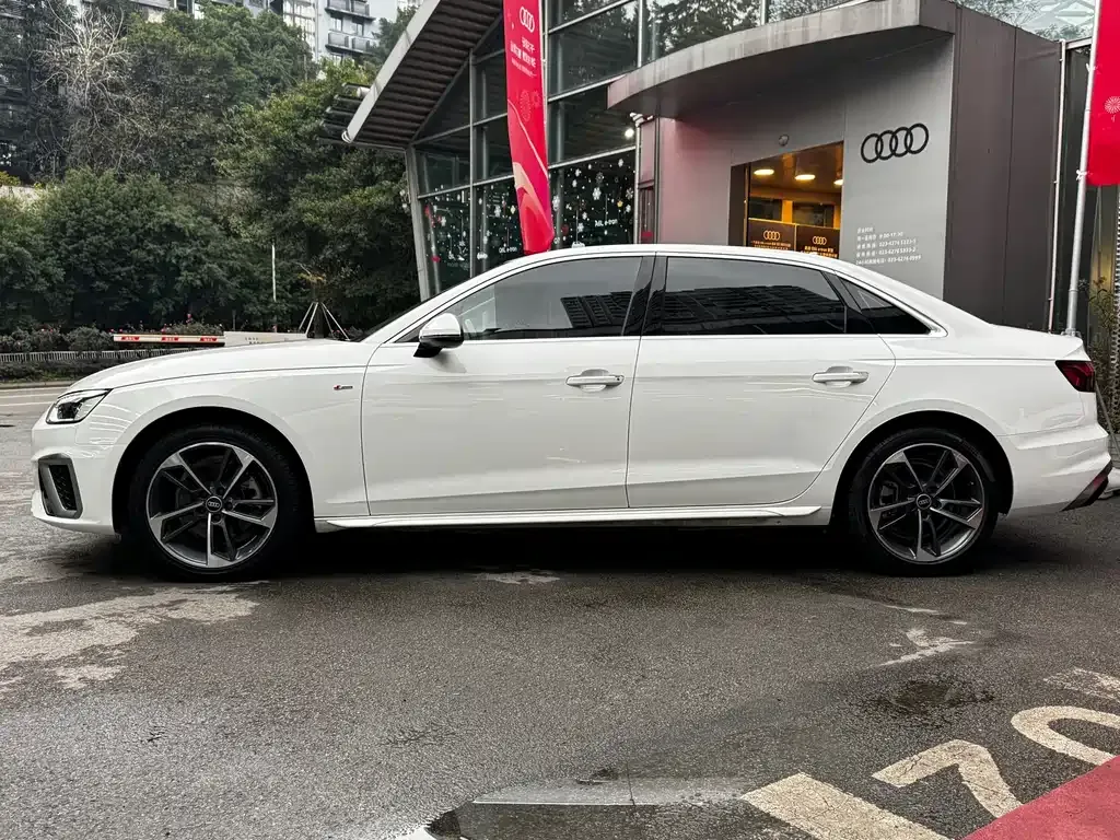 Audi A4L 2023 из CN, фото 7