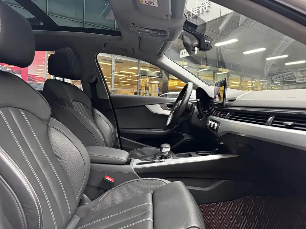 Audi A4L 2023 из CN, фото 5