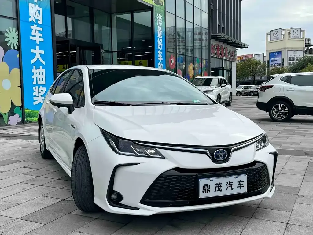Toyota Corolla — фото 5