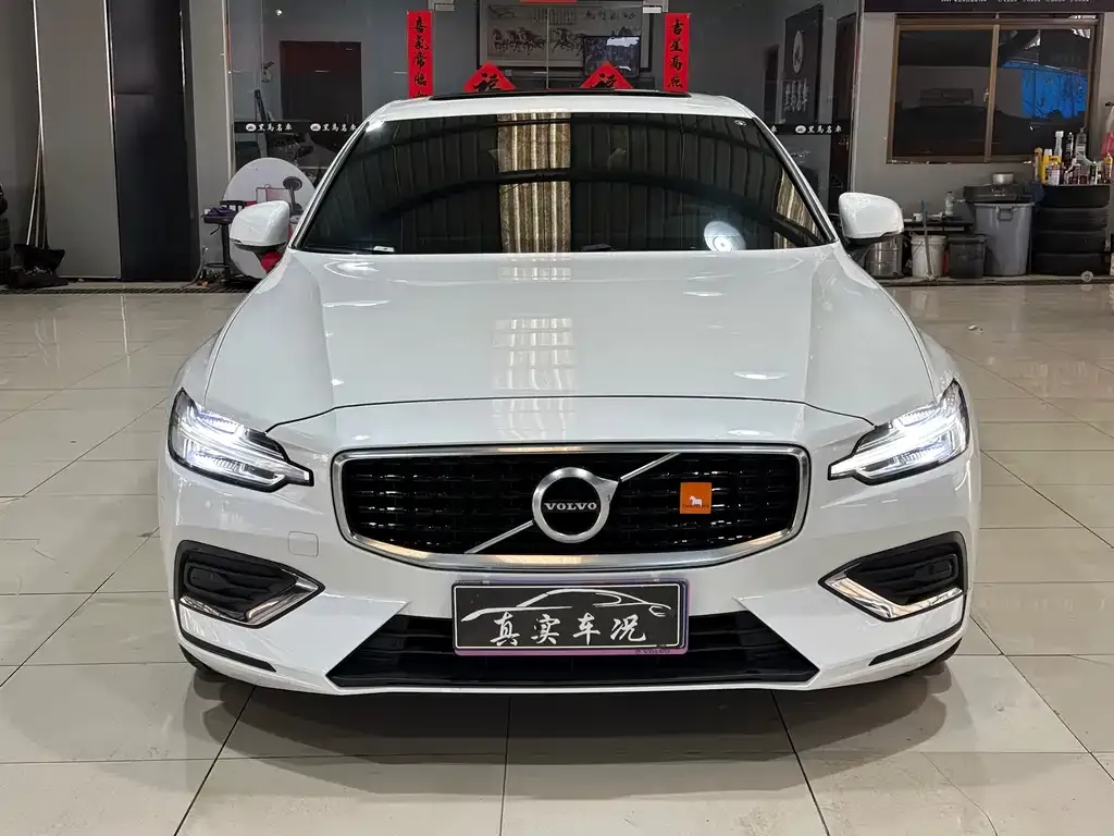 Volvo S60 — фото 9