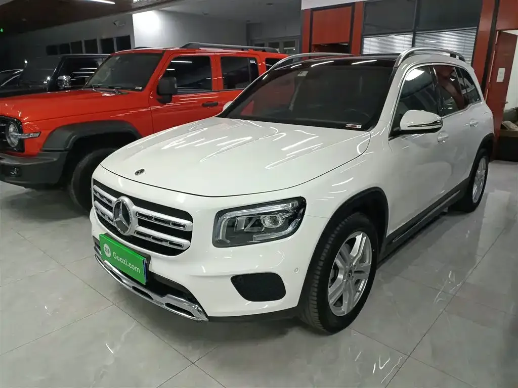 Mercedes-Benz GLB — фото 1
