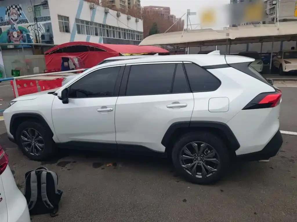 Toyota RAV4 2024 из CN, фото 5