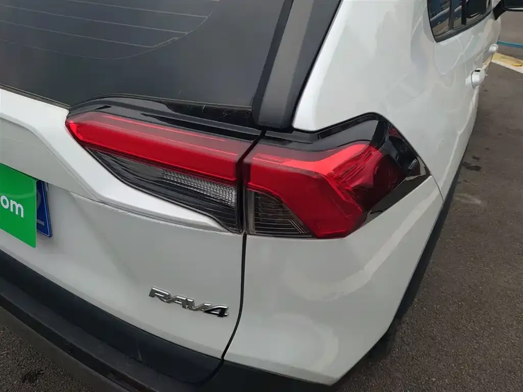 Toyota RAV4 2024 из CN, фото 3