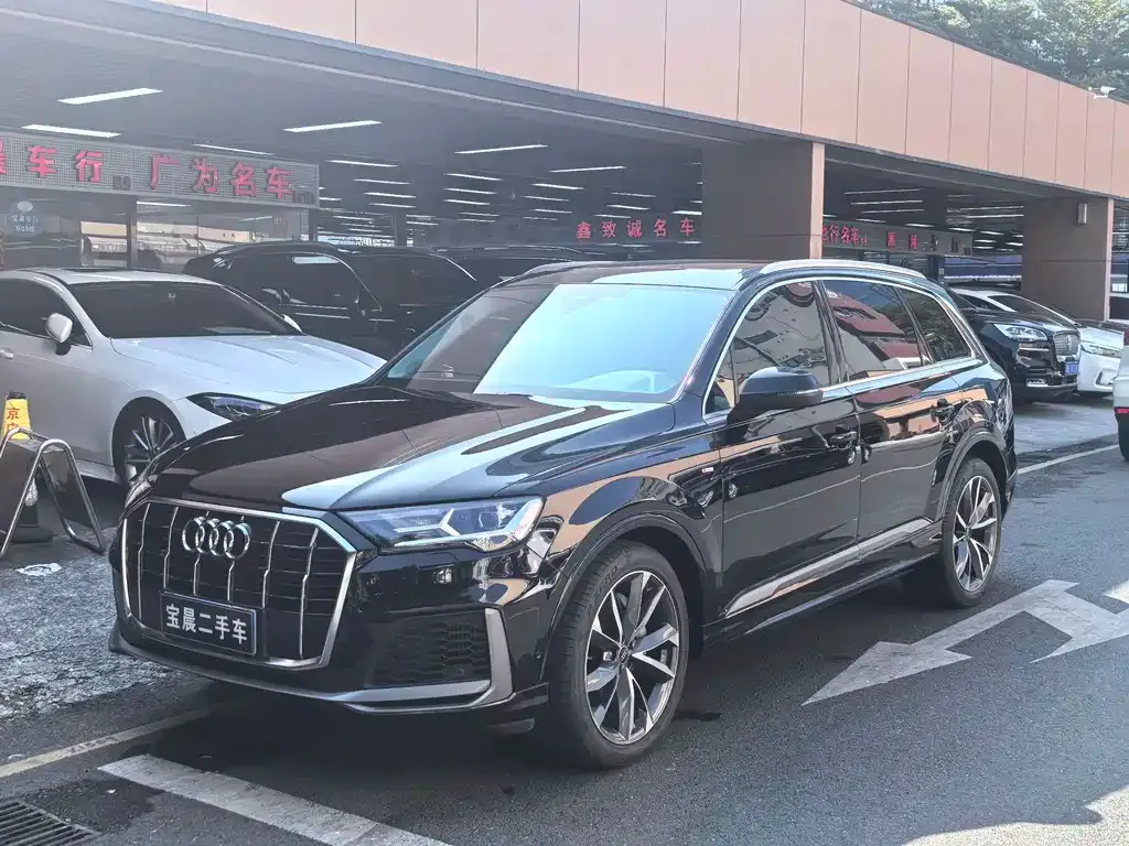 Audi Q7 — фото 1