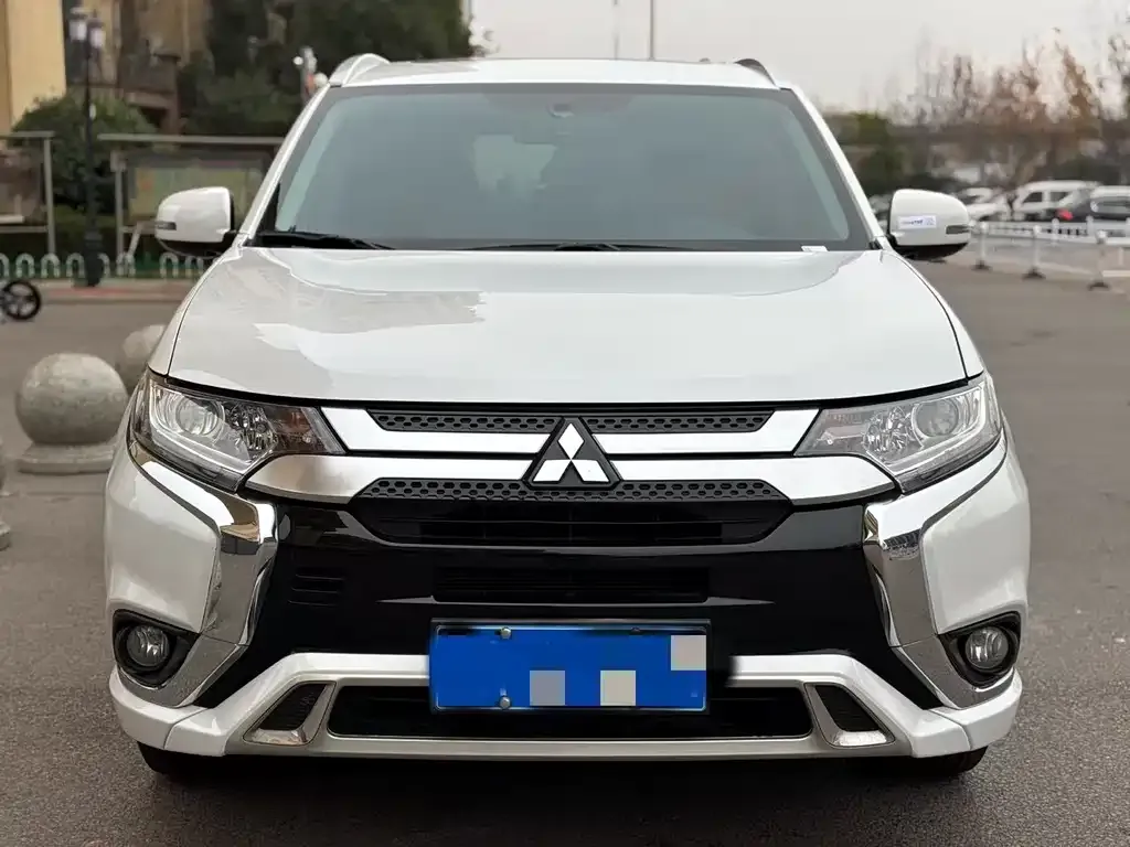 Mitsubishi Outlander — фото 6