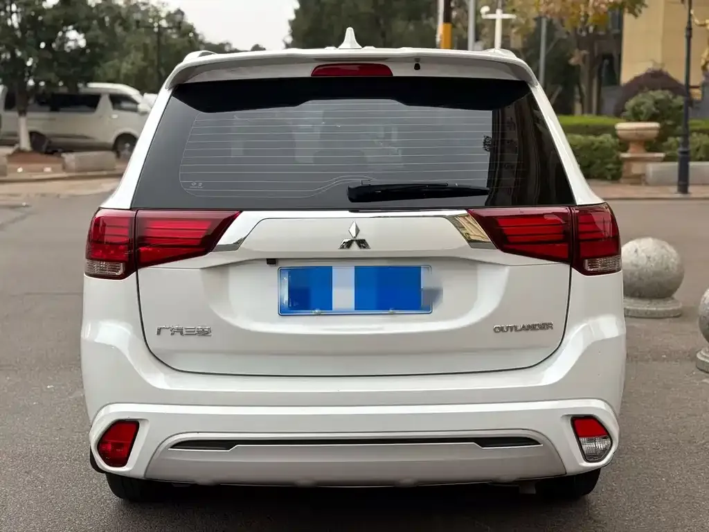 Mitsubishi Outlander — фото 4