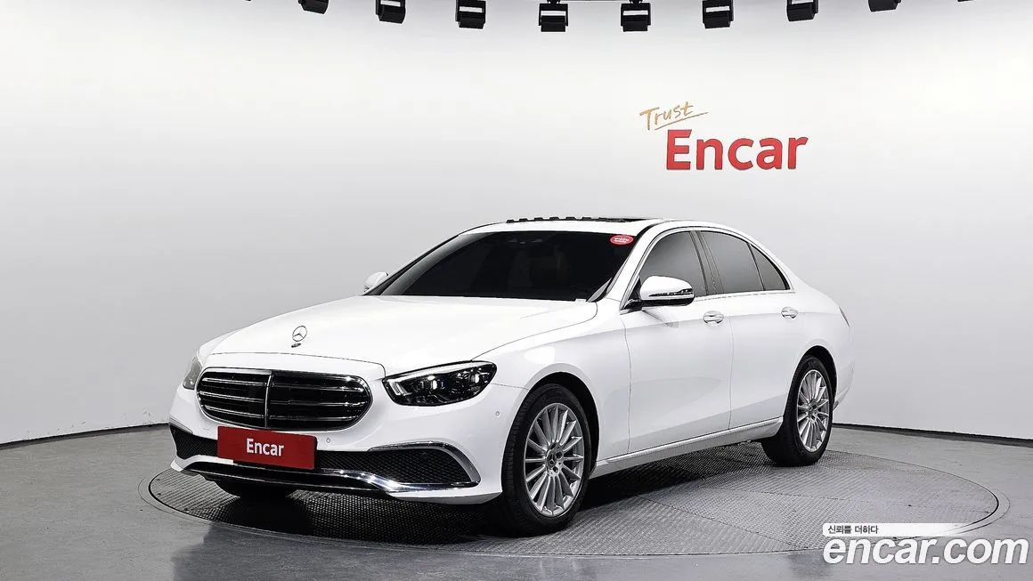 Mercedes-Benz E-Class — фото 1