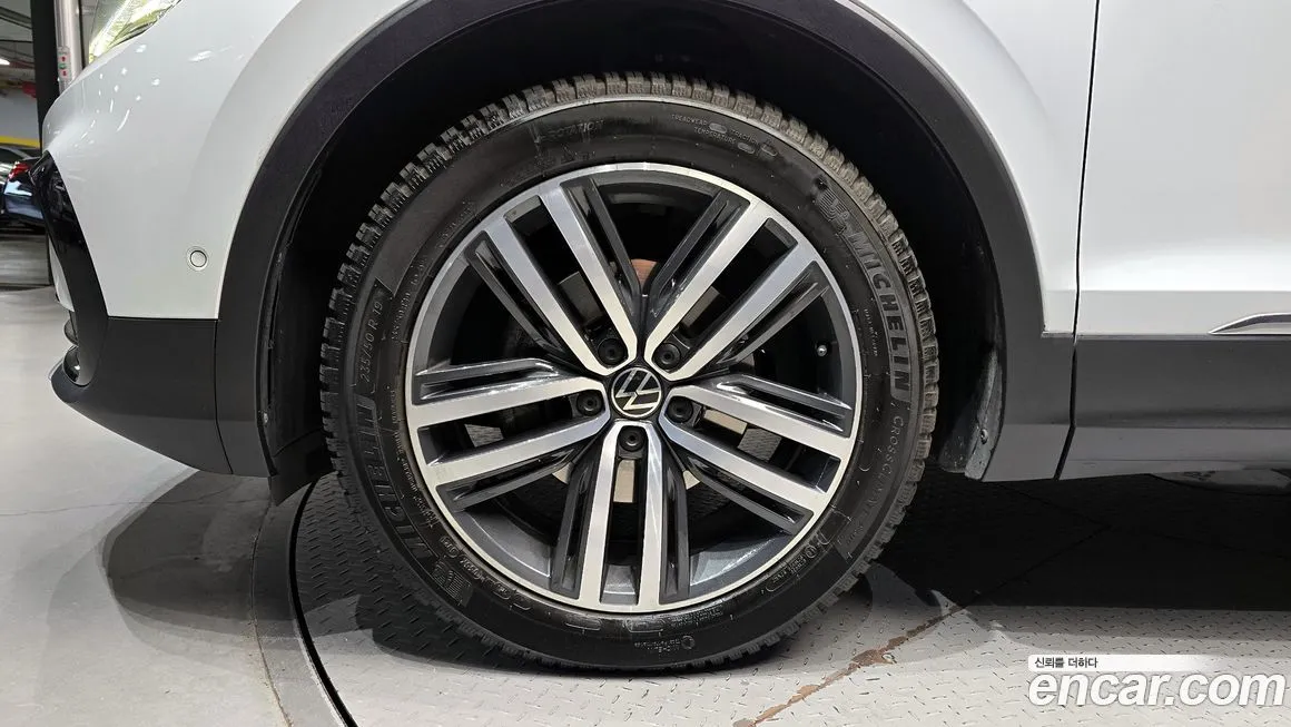 Volkswagen Tiguan — фото 7