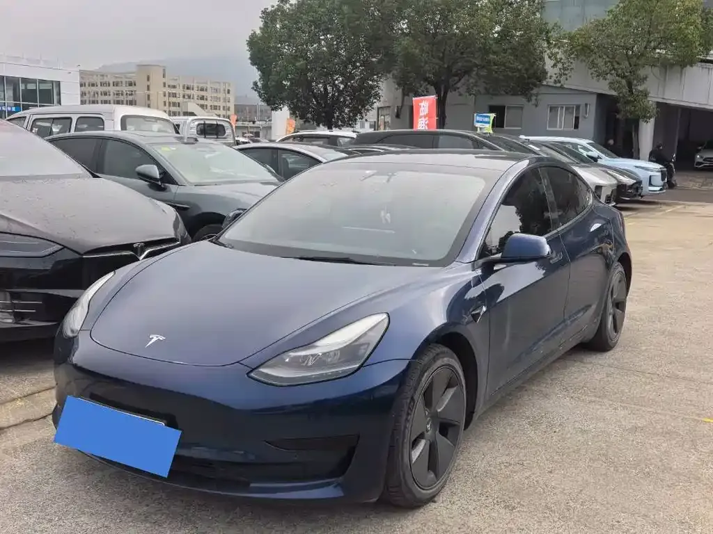 Tesla Model 3 — фото 1