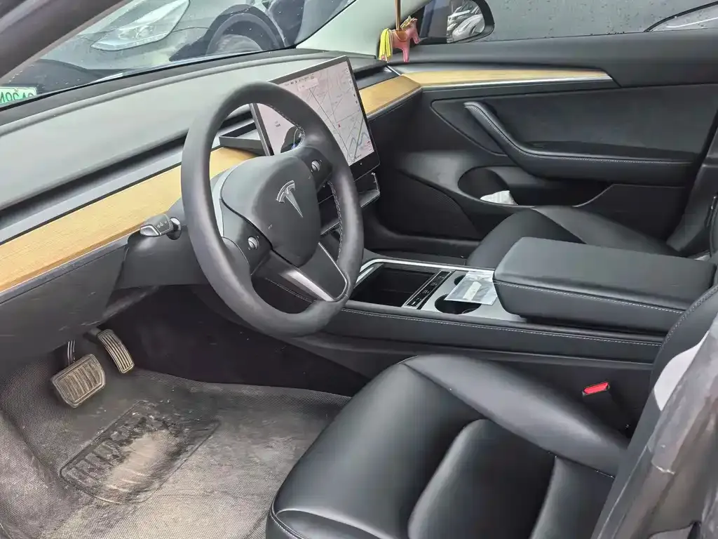 Tesla Model 3 — фото 3