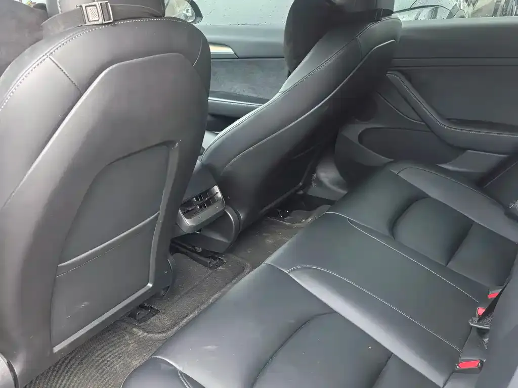 Tesla Model 3 — фото 2
