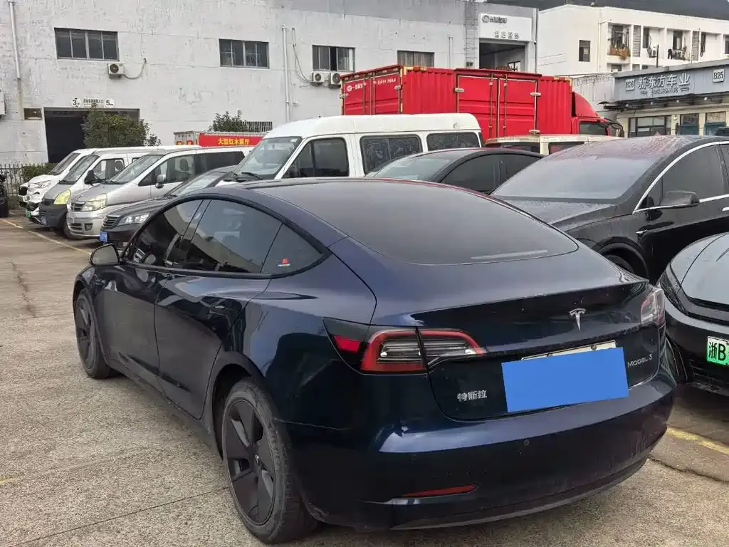 Tesla Model 3 — фото 4