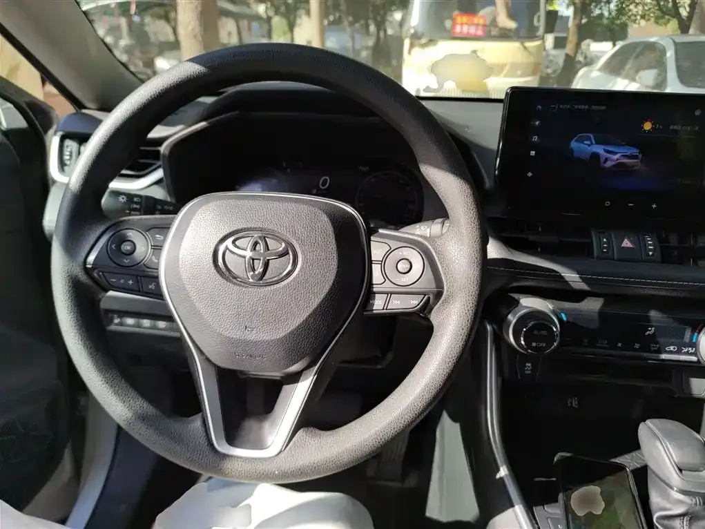 Toyota RAV4 — фото 3