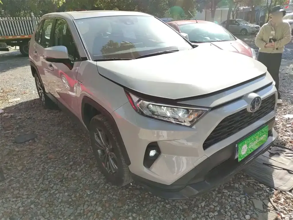 Toyota RAV4 — фото 10