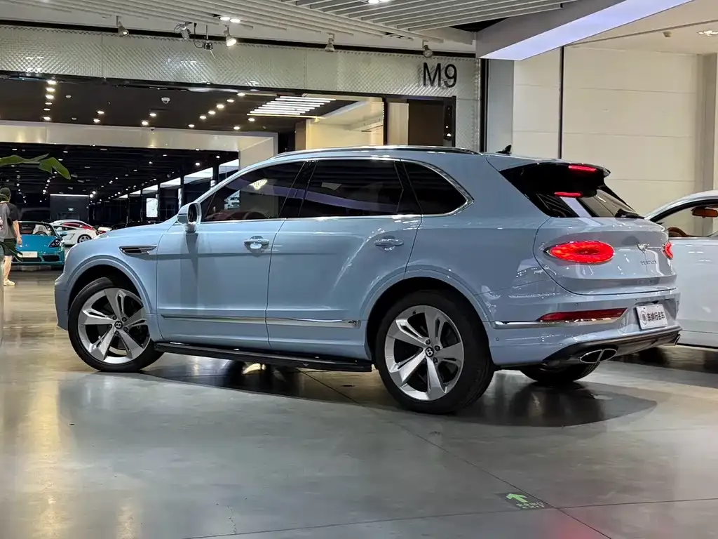 Bentley Bentayga 2023 из CN, фото 2