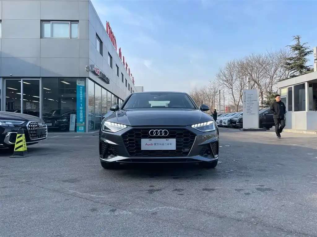 Audi A4L 2023 из CN, фото 2