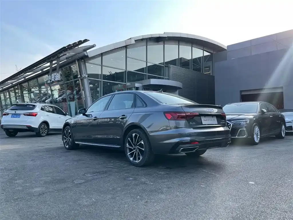 Audi A4L 2023 из CN, фото 8