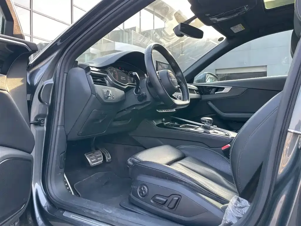 Audi A4L 2023 из CN, фото 7