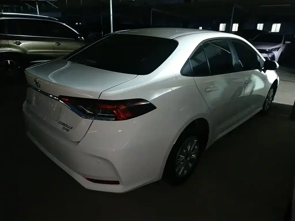 Toyota Corolla — фото 3