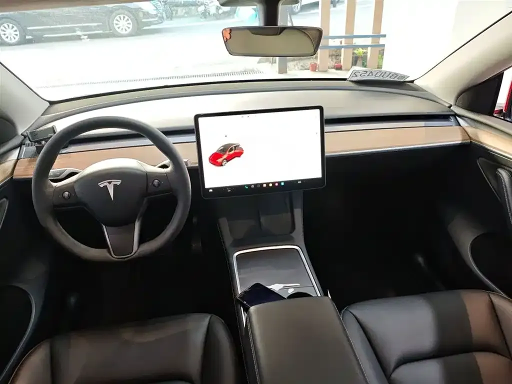 Tesla Model Y — фото 10