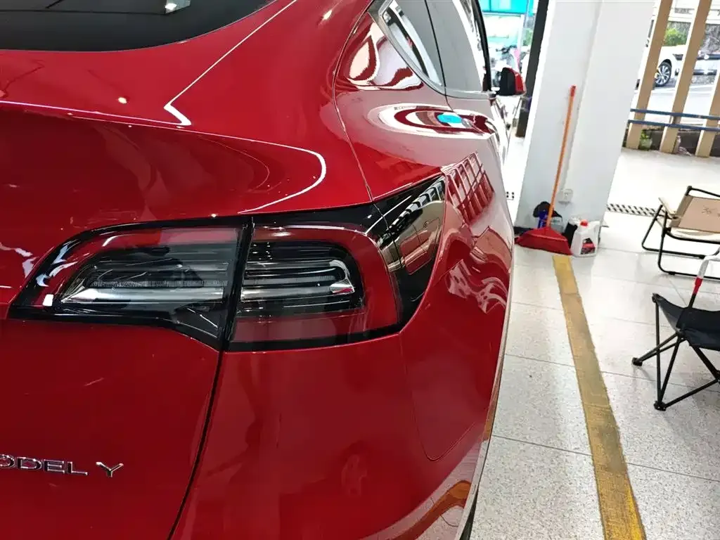 Tesla Model Y — фото 8
