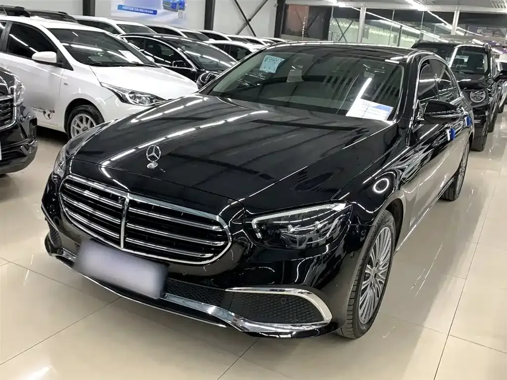 Mercedes-Benz E-Class — фото 1