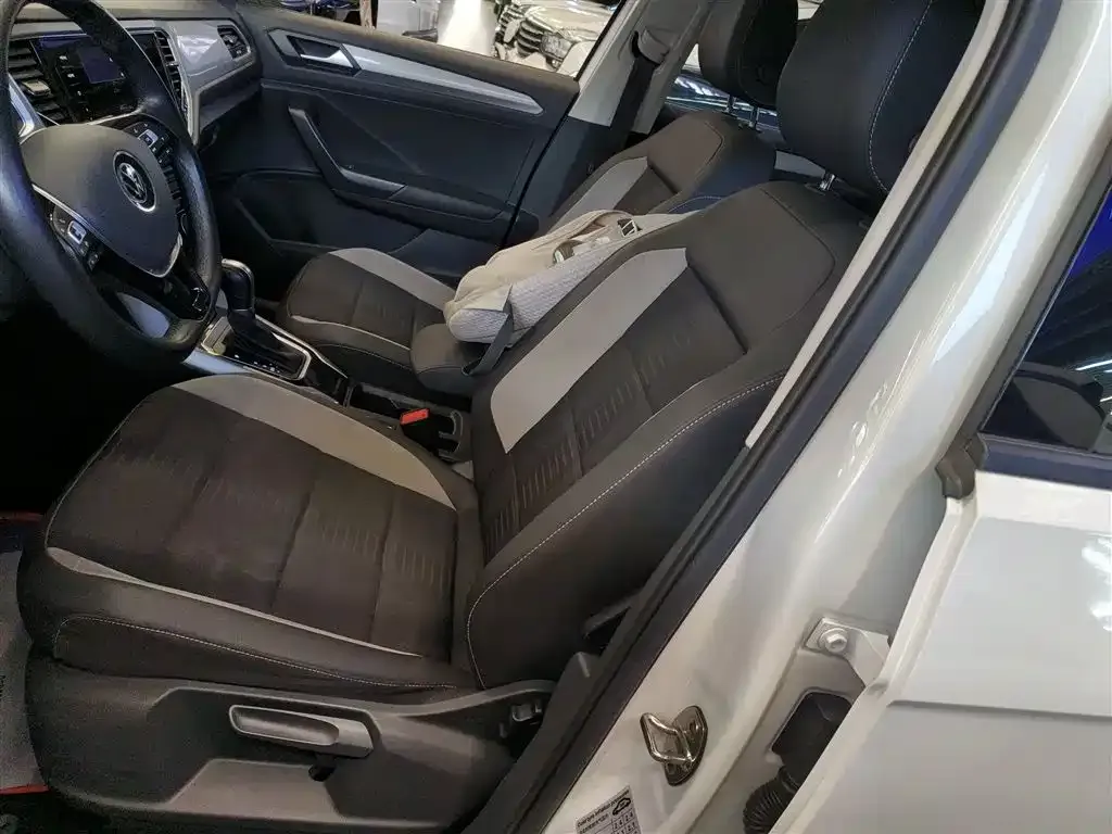 Volkswagen T-Roc 2023 из CN, фото 7