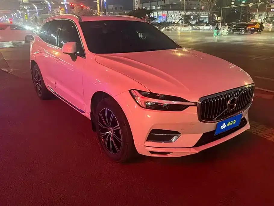 Volvo XC60 — фото 1
