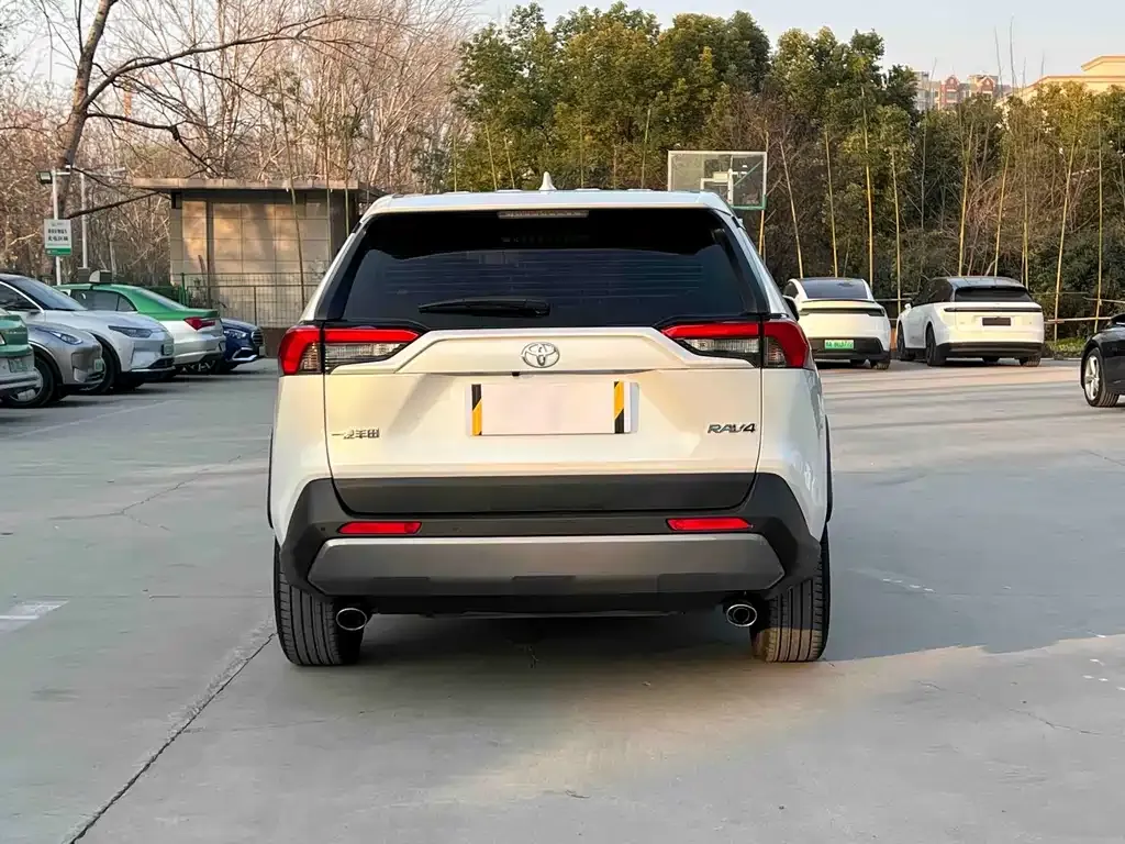 Toyota RAV4 — фото 3