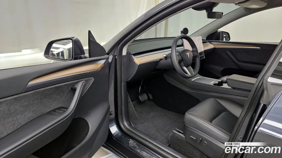 Tesla Model Y — фото 10