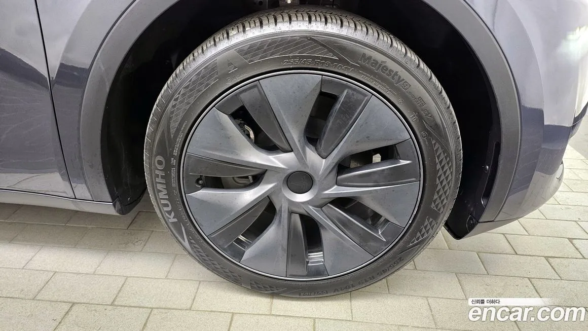 Tesla Model Y — фото 9