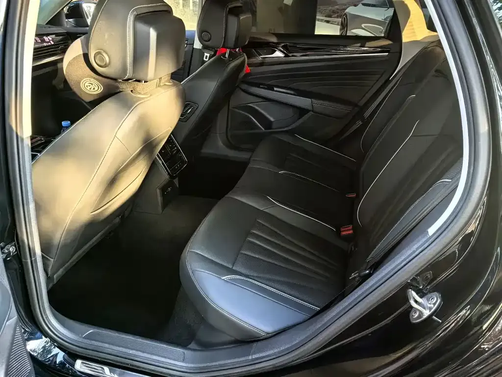 Volkswagen Passat 2024 из CN, фото 2