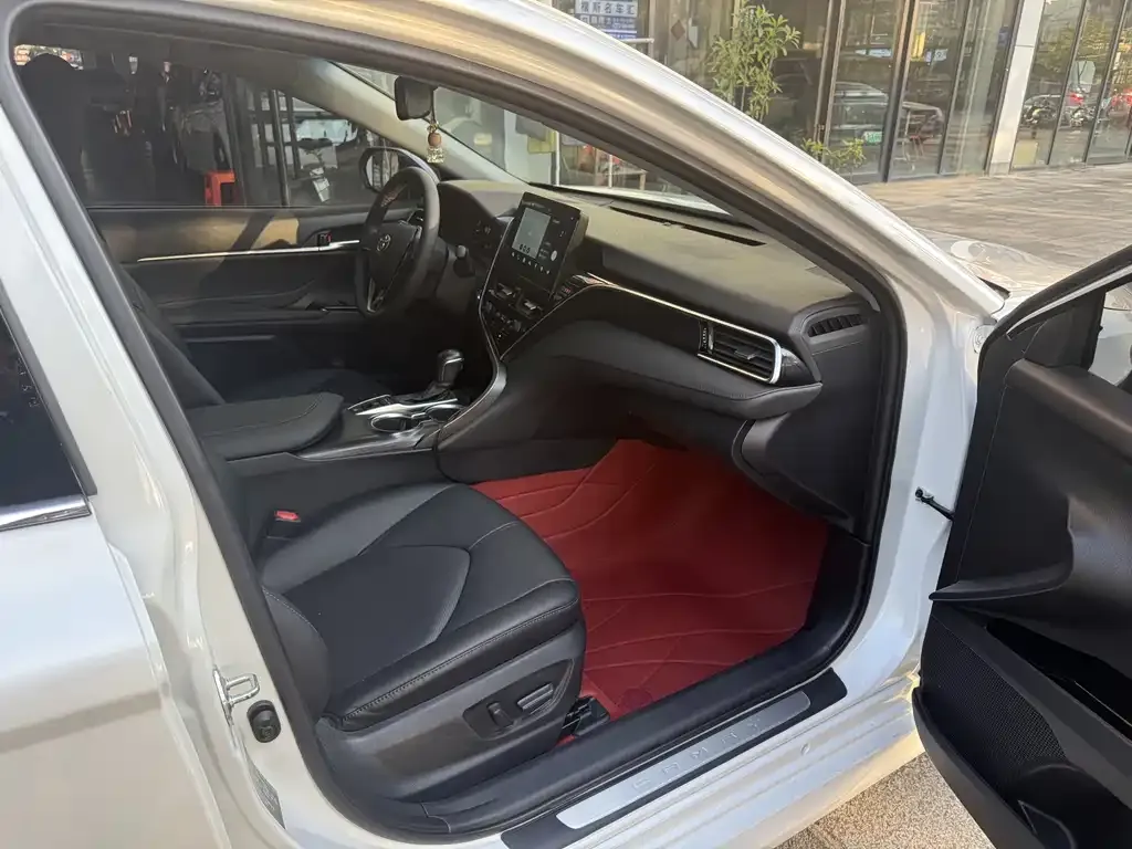 Toyota Camry 2021 из CN, фото 2
