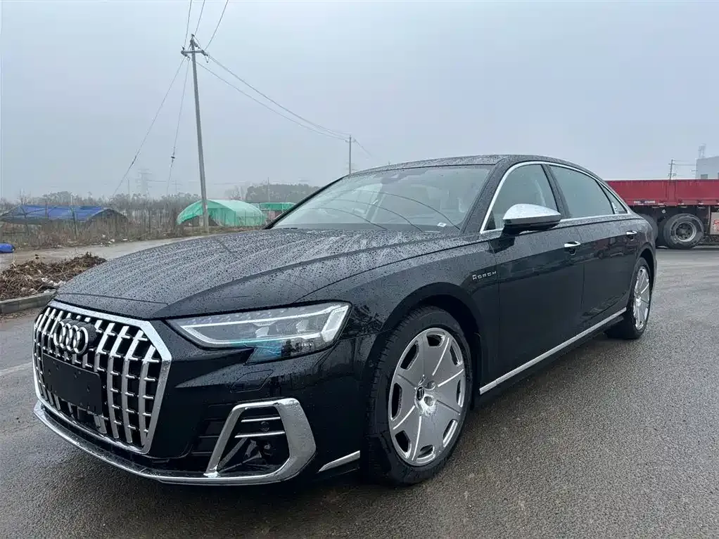 Audi A8 — фото 1