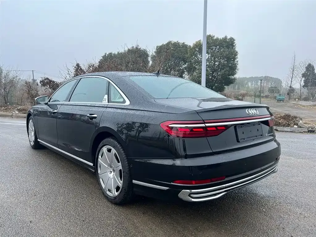 Audi A8 — фото 9