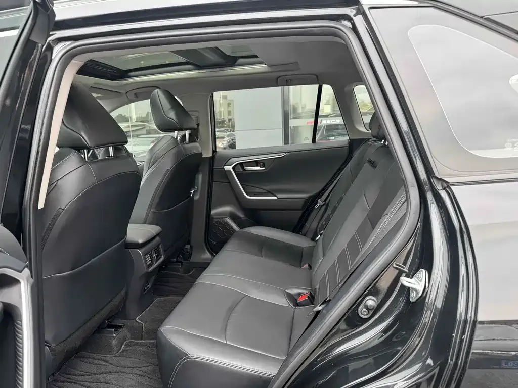 Toyota Wildlander 2023 из CN, фото 6