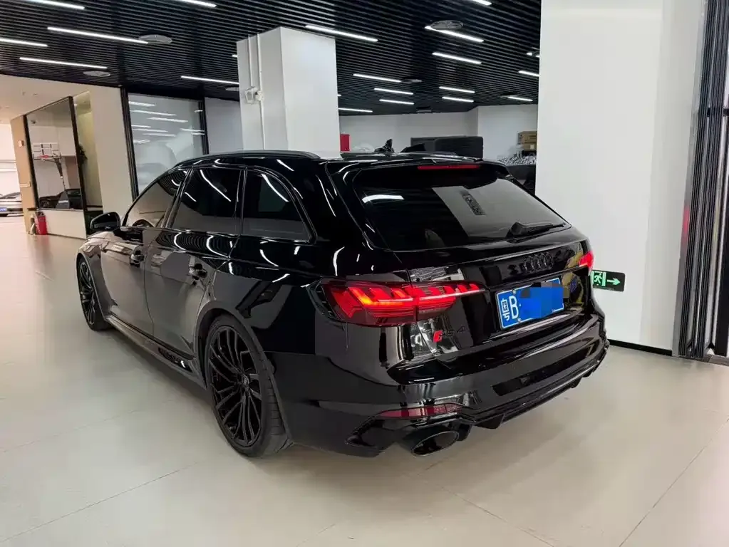 Audi RS 4 2022 из CN, фото 3