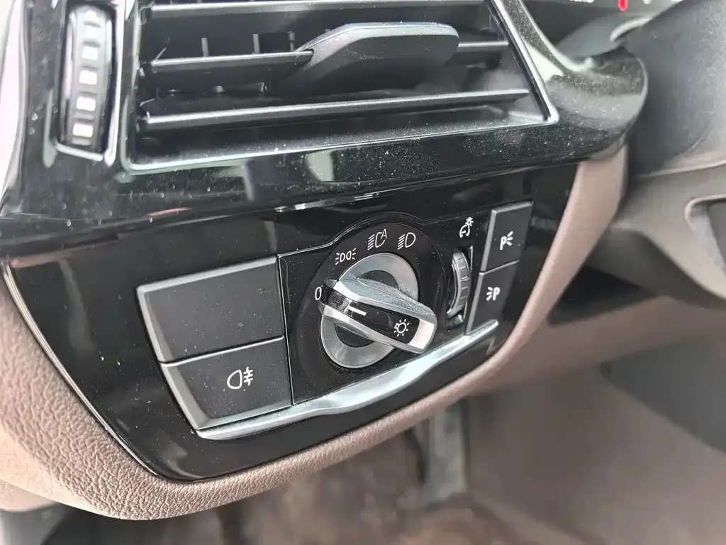 BMW 5 Series 2021 из CN, фото 7
