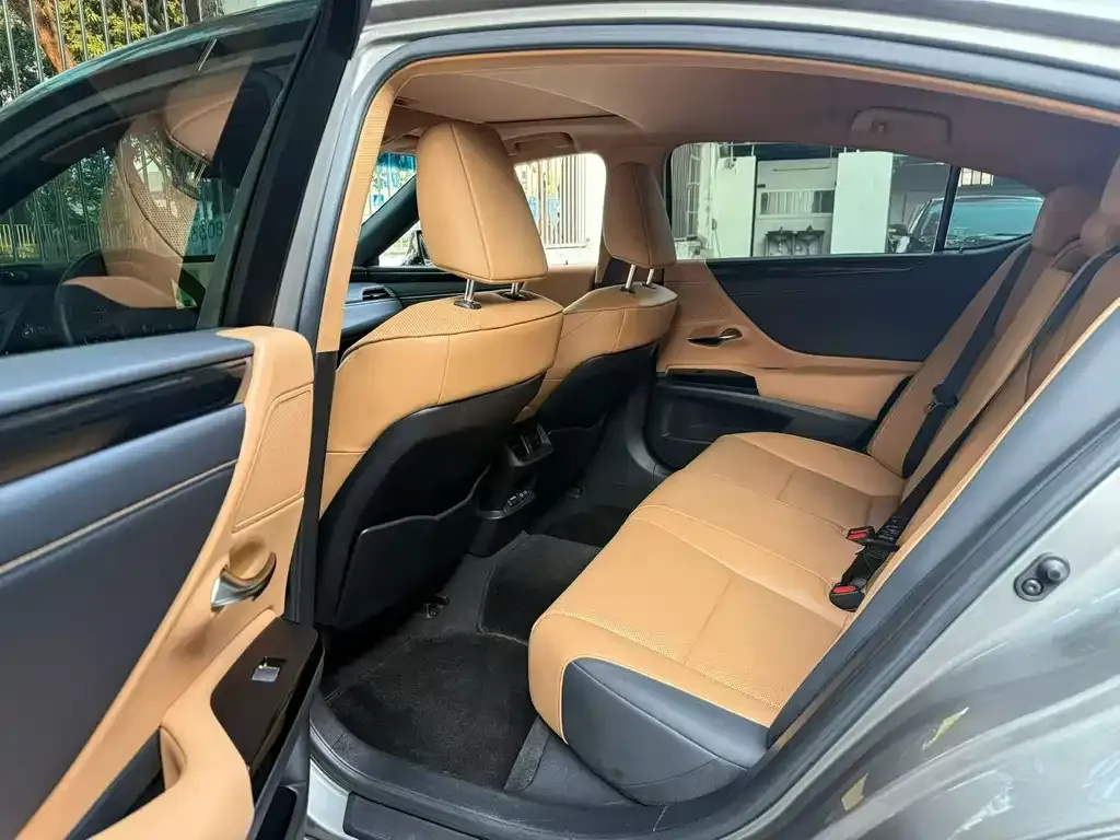 Lexus ES 2023 из CN, фото 8