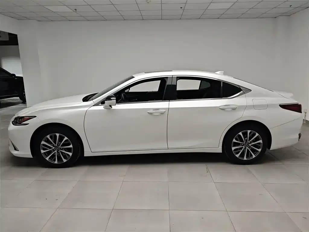 Lexus ES 2023 из CN, фото 2