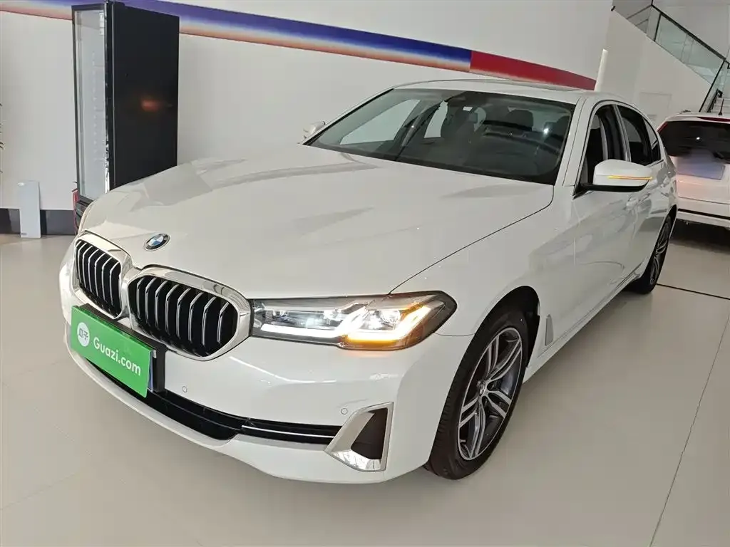 BMW 5 Series — фото 1