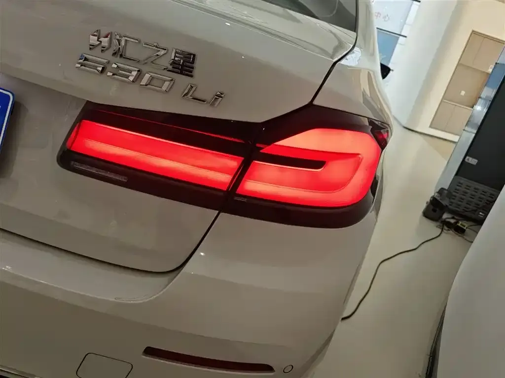 BMW 5 Series — фото 2