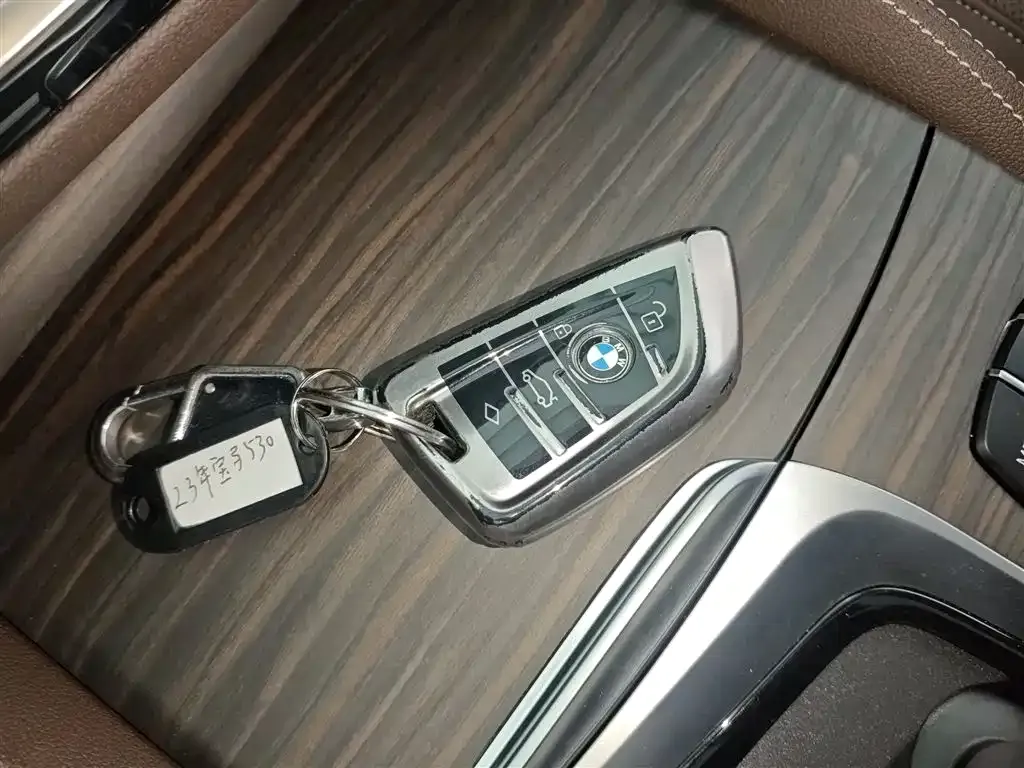 BMW 5 Series — фото 10